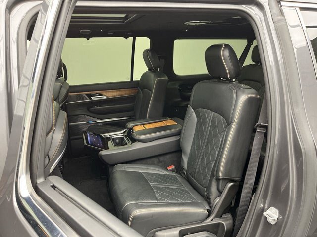 Used 2024 Jeep Grand Wagoneer L Series III AWD/4WD image 12