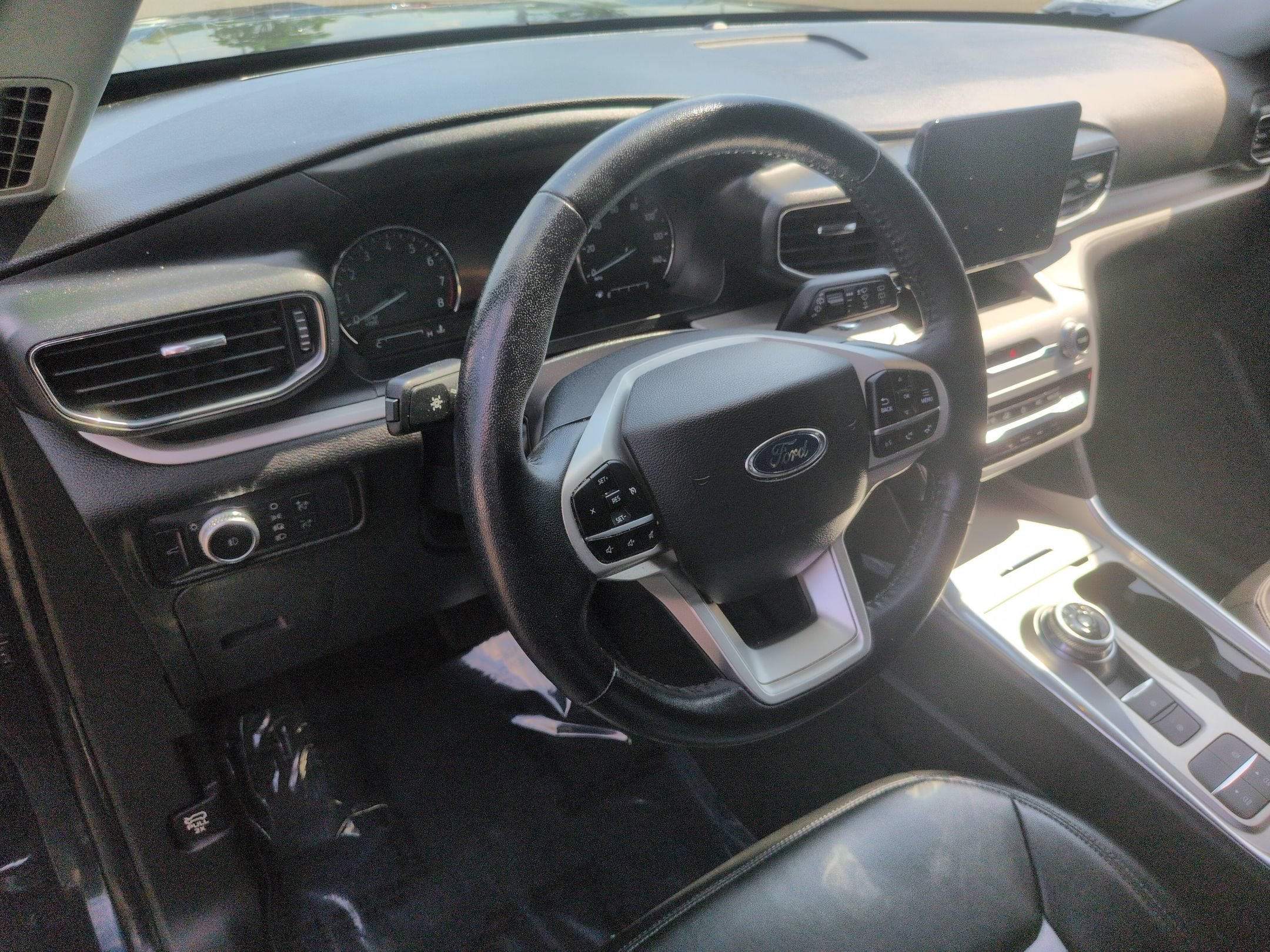 Certified 2022 Ford Explorer XLT w/ Equipment Group 202A RWD image 17