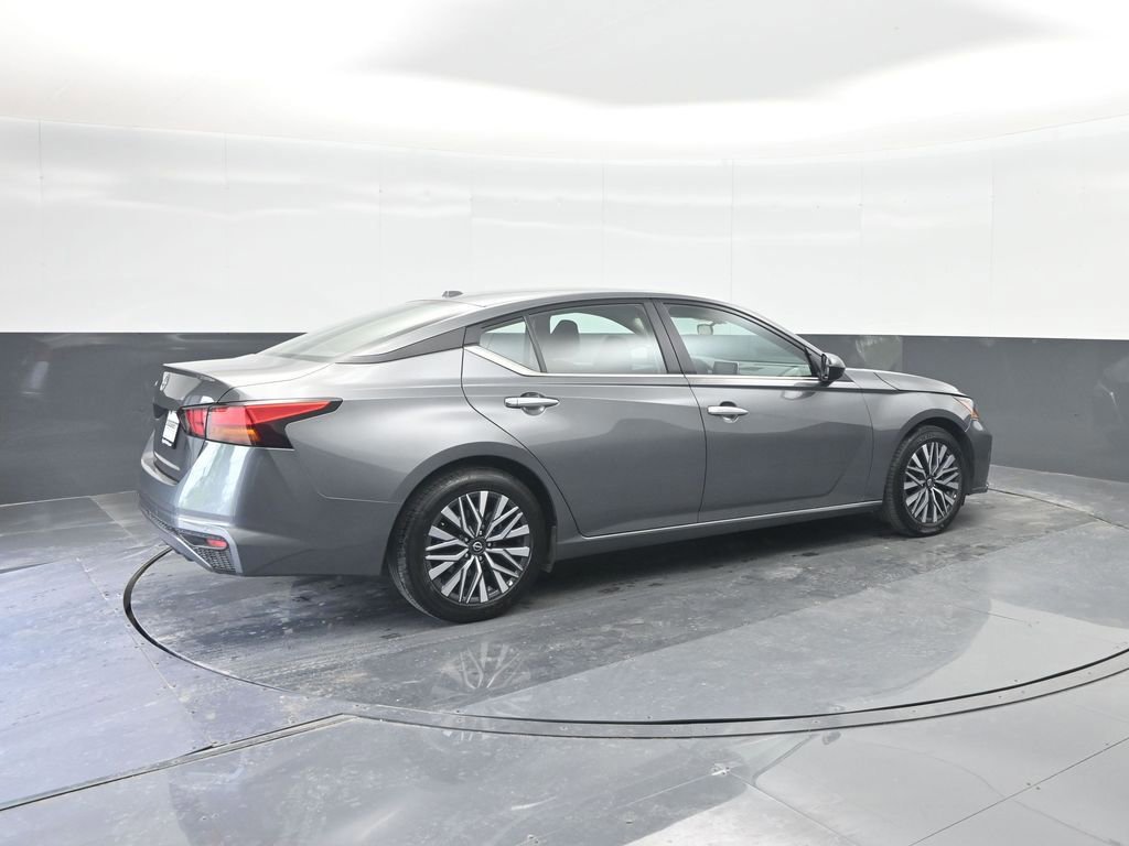 Used 2025 Nissan Altima 2.5 SV FWD image 7