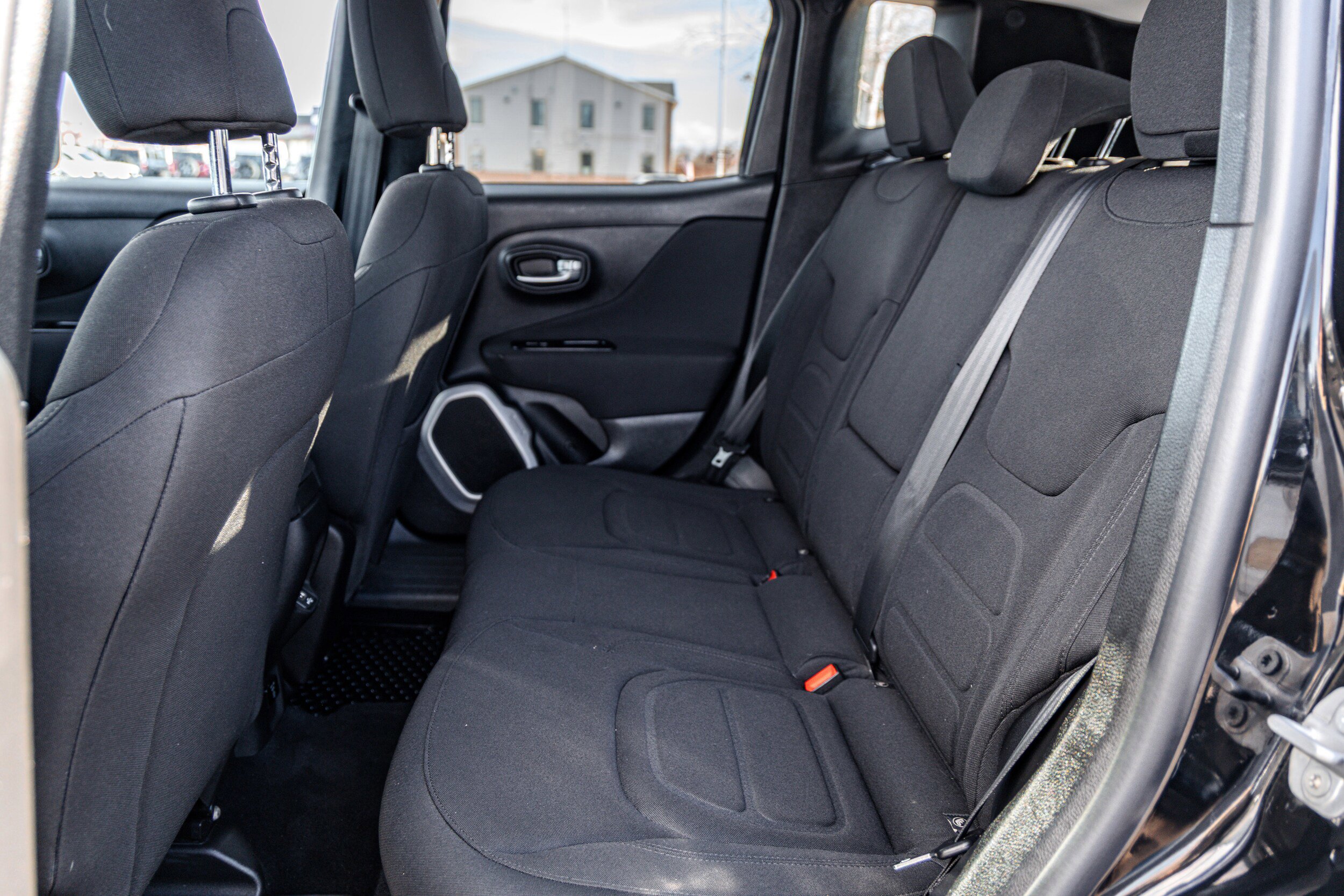 Used 2018 Jeep Renegade Latitude w/ Cold Weather Group AWD/4WD image 12