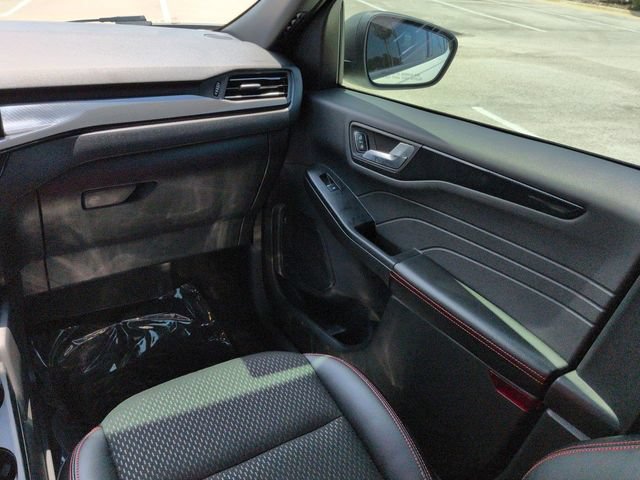 Certified 2025 Ford Escape ST-Line w/ Equipment Group 301A FWD image 17