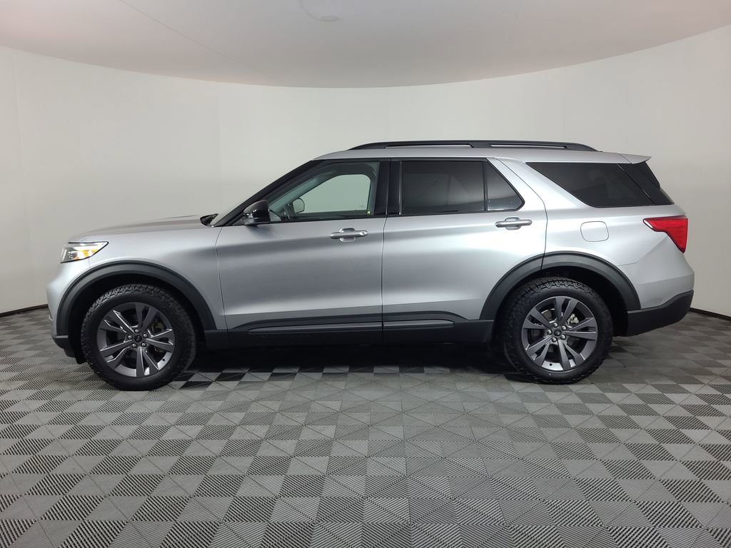 Certified 2022 Ford Explorer XLT w/ Equipment Group 202A AWD/4WD image 6