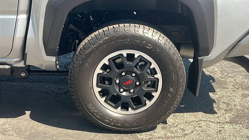 Used 2024 Toyota Tacoma TRD Off-Road w/ TRD Off Road Upgrade Package AWD/4WD image 9