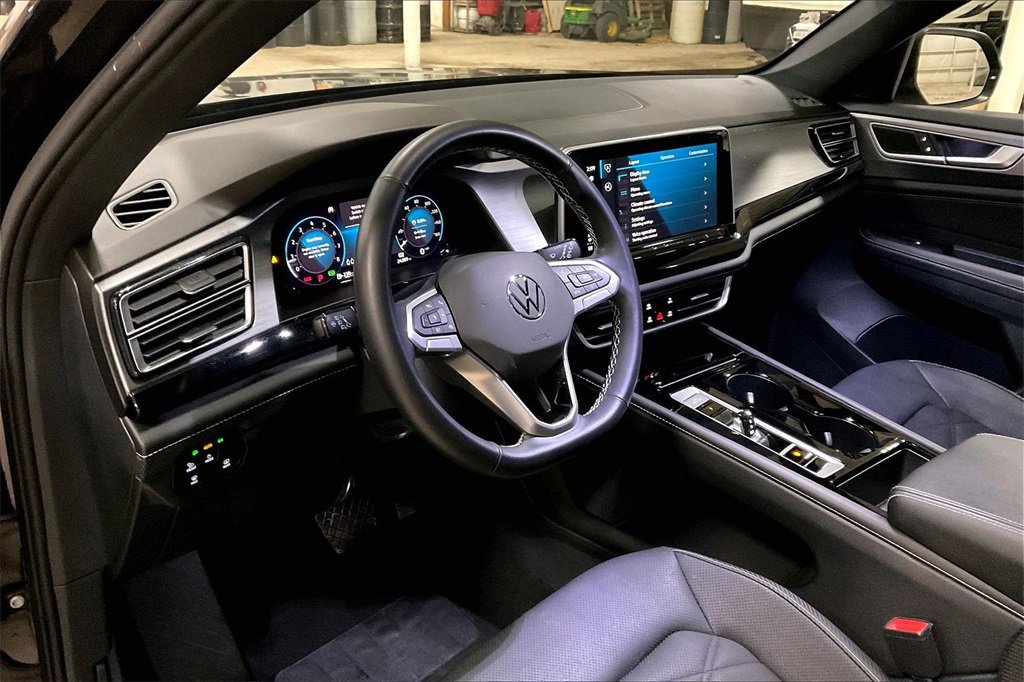 Used 2025 Volkswagen Atlas Cross Sport SE image 13