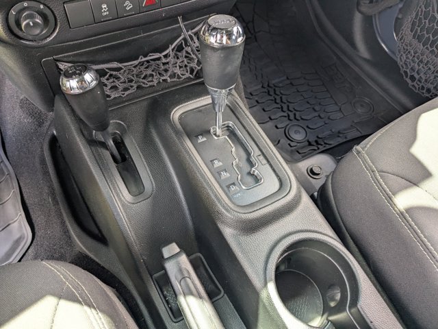 Used 2017 Jeep Wrangler Unlimited Sahara w/ Connectivity Group AWD/4WD image 23