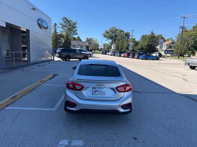 Used 2018 Chevrolet Cruze LT w/ Convenience Package FWD image 10