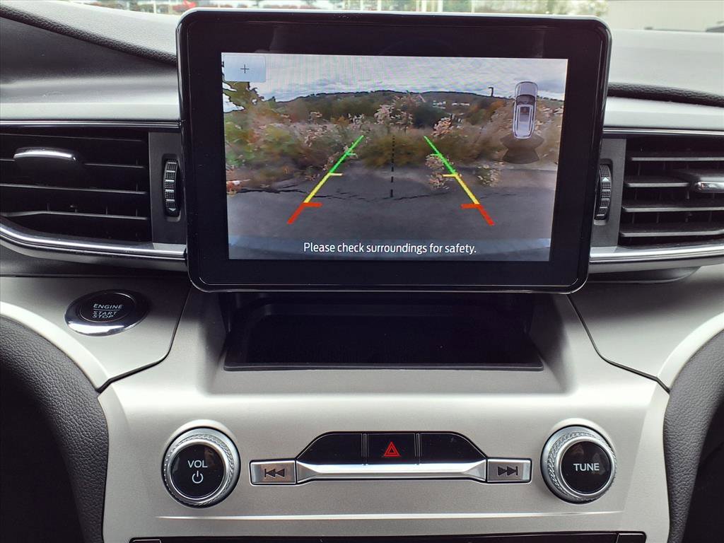 Certified 2022 Ford Explorer XLT w/ Equipment Group 202A image 15