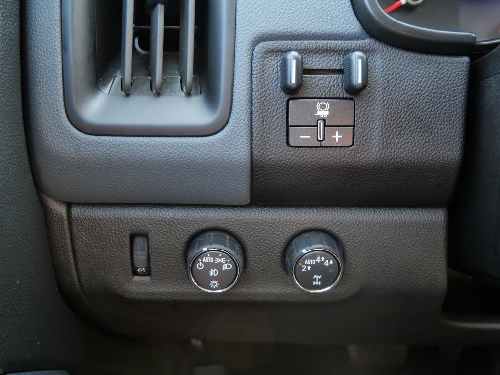 Used 2022 Chevrolet Colorado Z71 AWD/4WD image 17