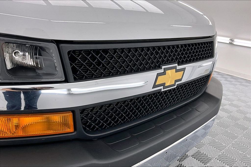 Used 2024 Chevrolet Express 2500 w/ Driver Convenience Package RWD image 27