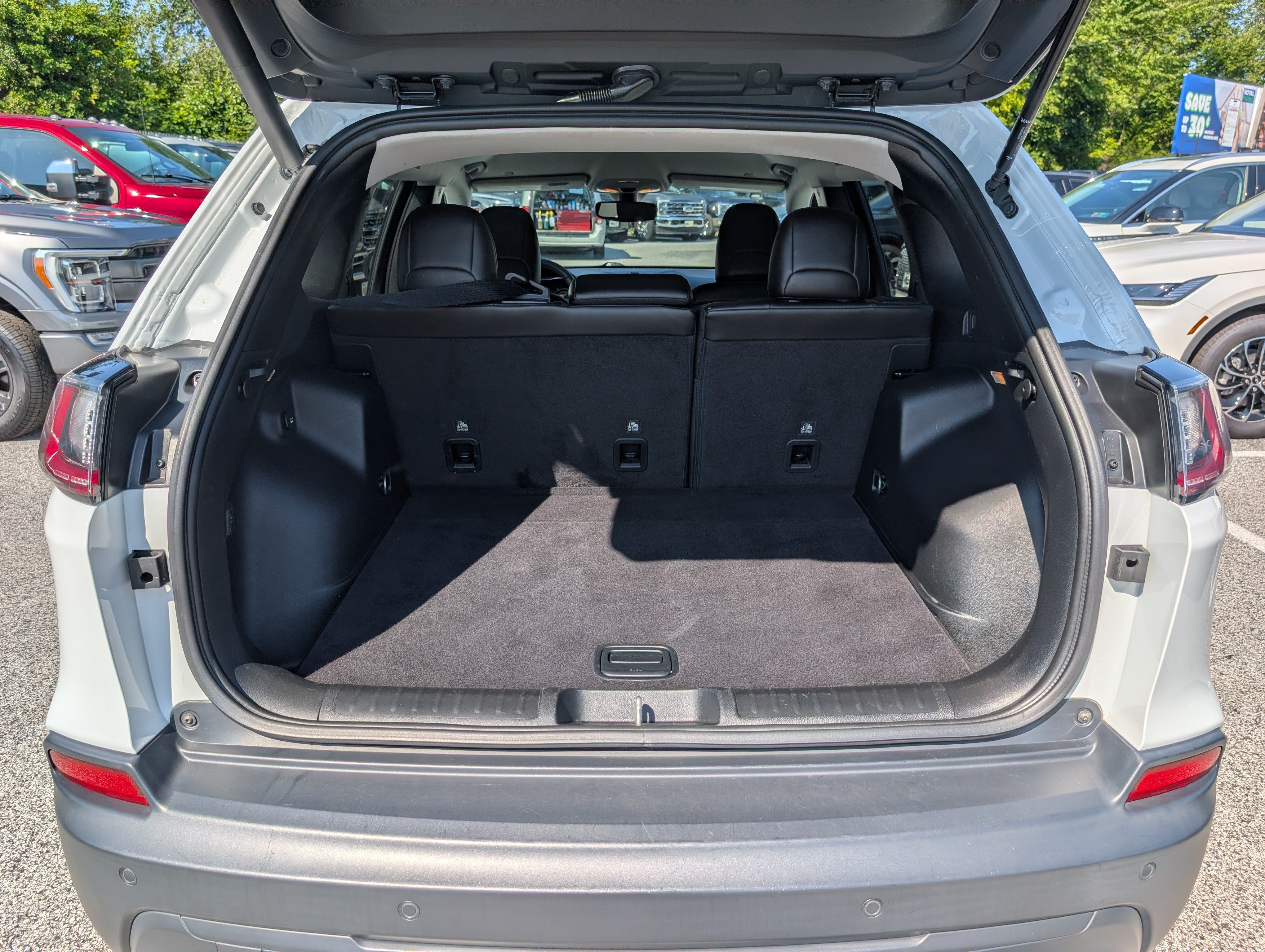 Used 2020 Jeep Cherokee Latitude Plus FWD image 14