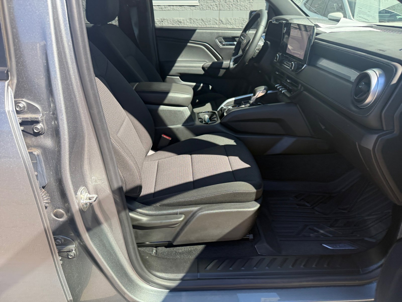 Used 2024 Chevrolet Colorado LT w/ LT Convenience Package image 30