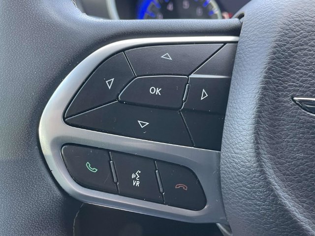 Used 2024 Chrysler Pacifica Touring-L FWD image 14