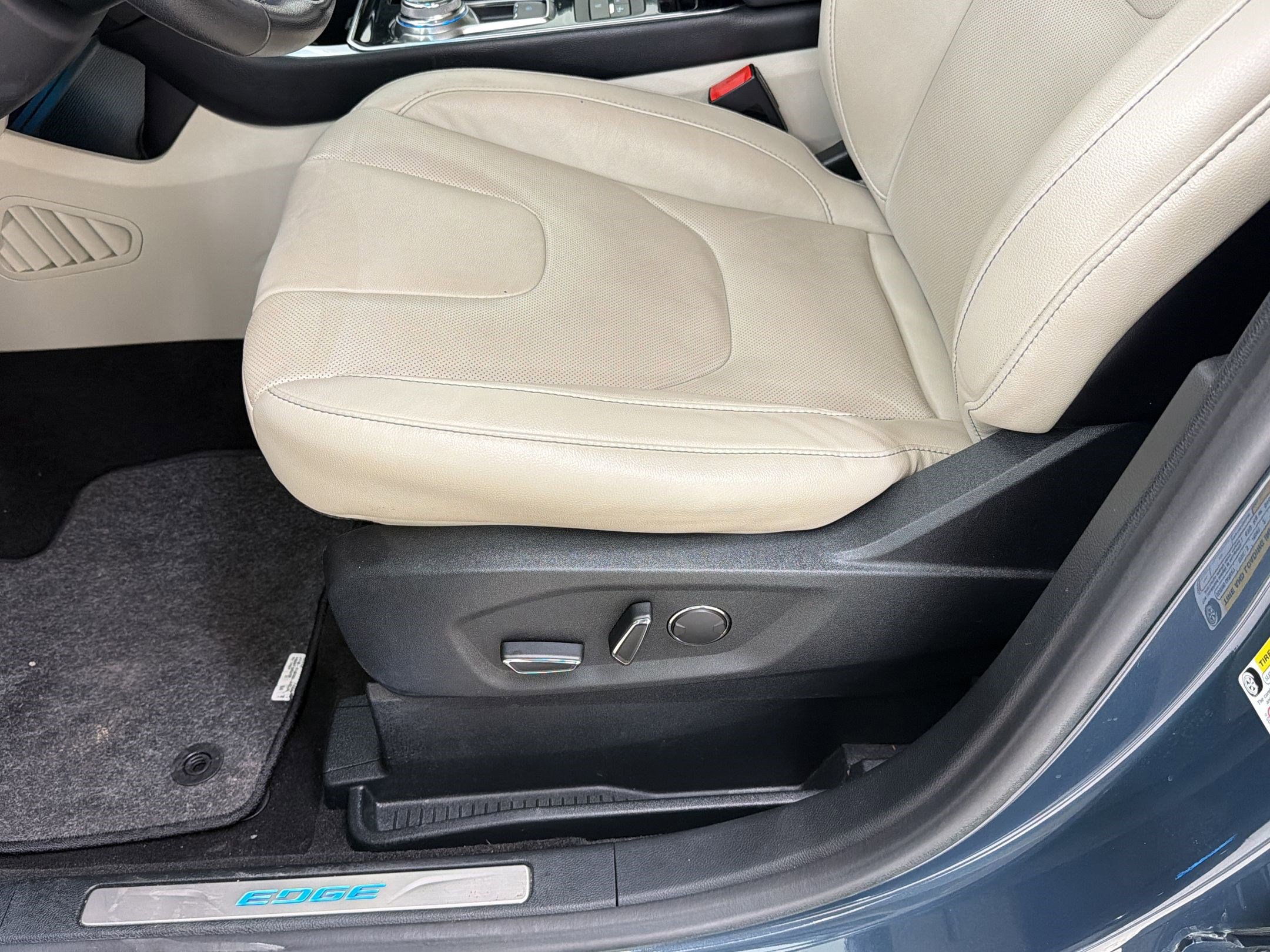 Certified 2019 Ford Edge Titanium w/ Equipment Group 301A FWD image 13