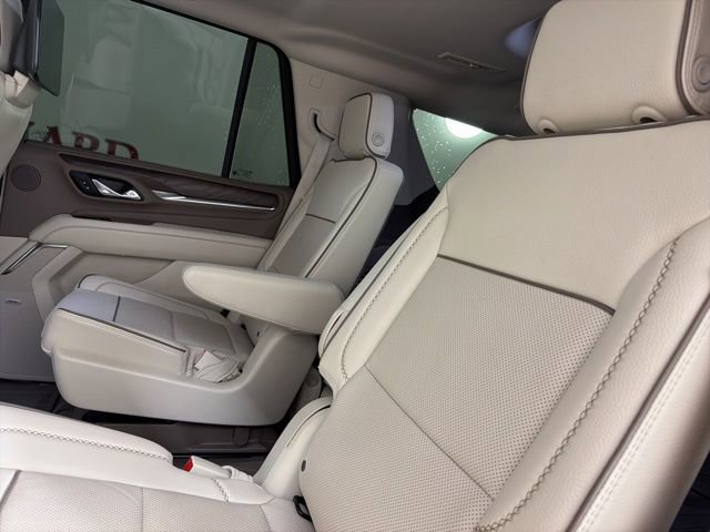 Used 2023 GMC Yukon Denali w/ Advanced Technology Package image 13