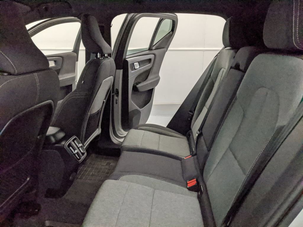 Used 2024 Volvo XC40 B5 Core image 16