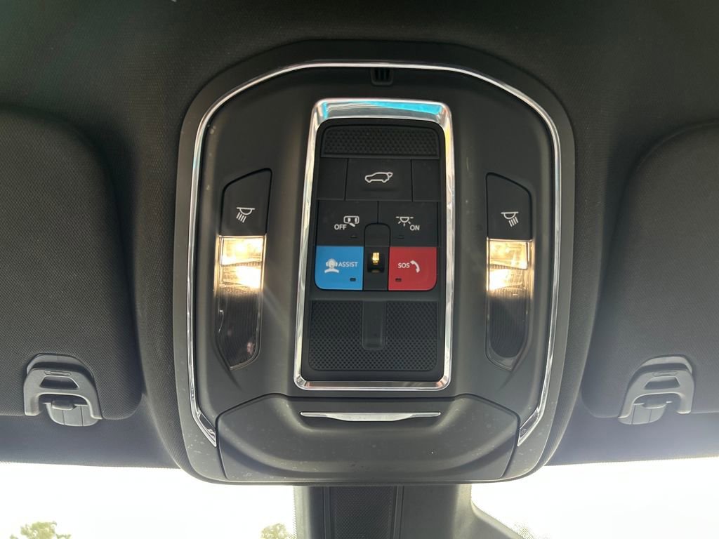 Used 2024 Jeep Wagoneer L Series II image 21