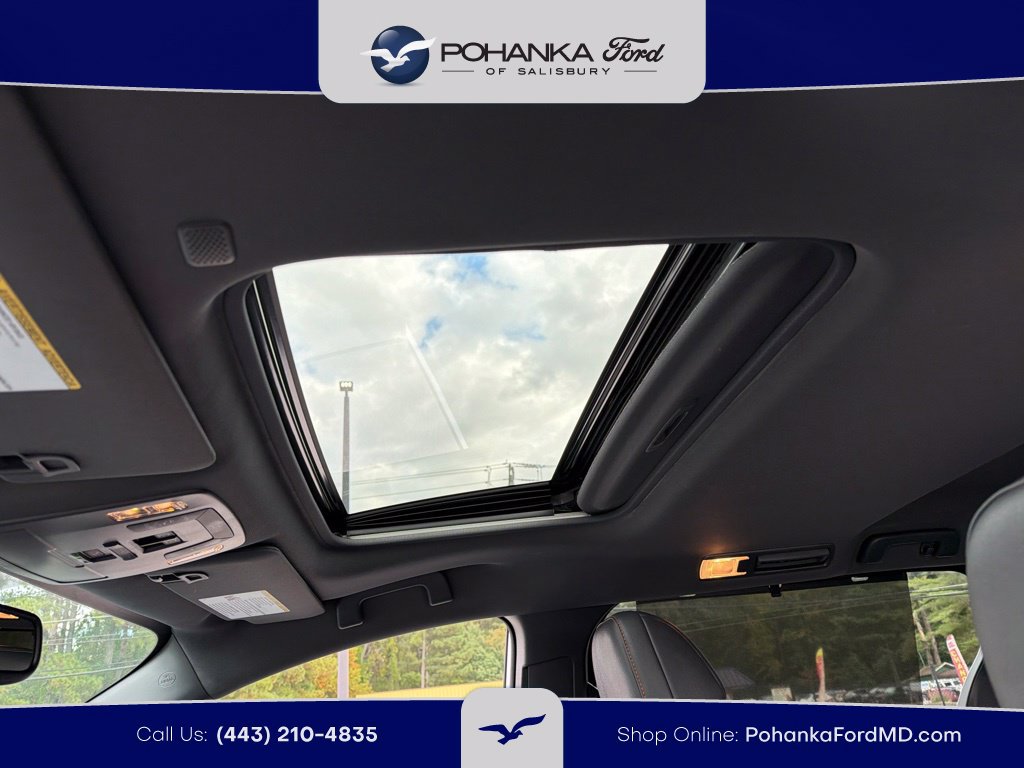 Used 2023 Toyota Sienna XSE w/ XSE Plus Package AWD/4WD image 19