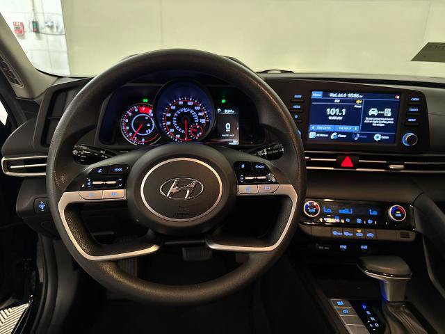 Used 2022 Hyundai Elantra SEL FWD image 17