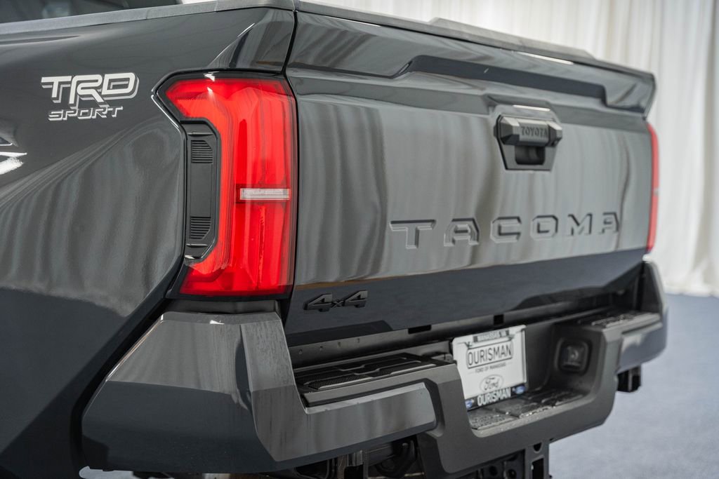 Used 2025 Toyota Tacoma TRD Sport AWD/4WD image 6