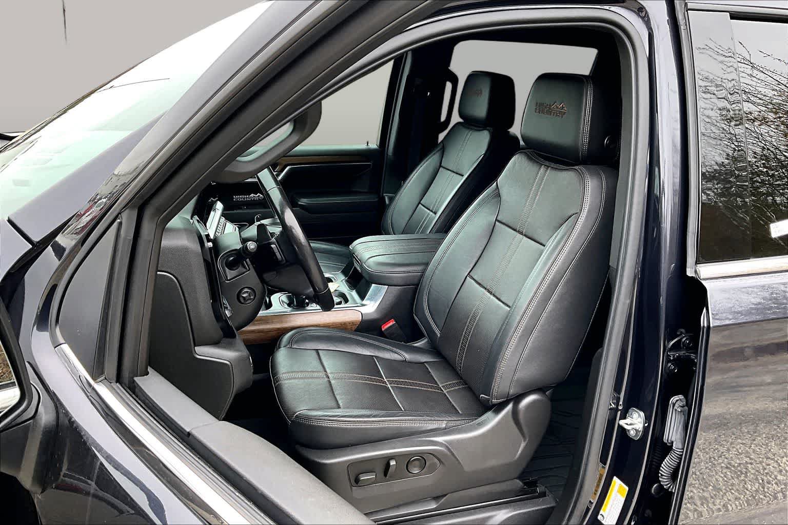 Used 2023 Chevrolet Silverado 1500 High Country w/ Z71 Off-Road Package AWD/4WD image 9