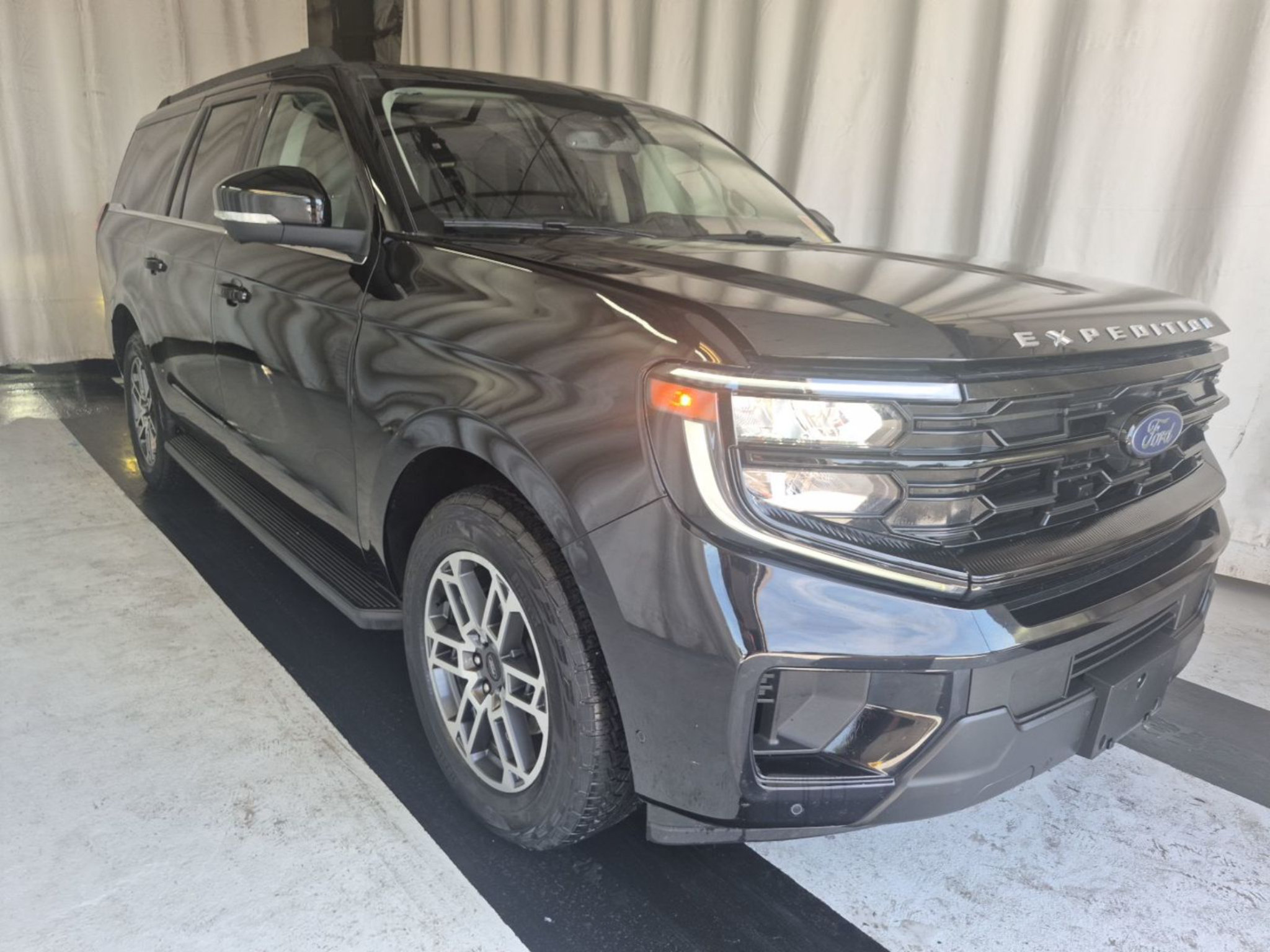Certified 2025 Ford Expedition Max Active AWD/4WD image 4