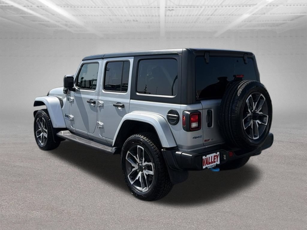 Used 2024 Jeep Wrangler Unlimited w/ Convenience Group AWD/4WD image 10