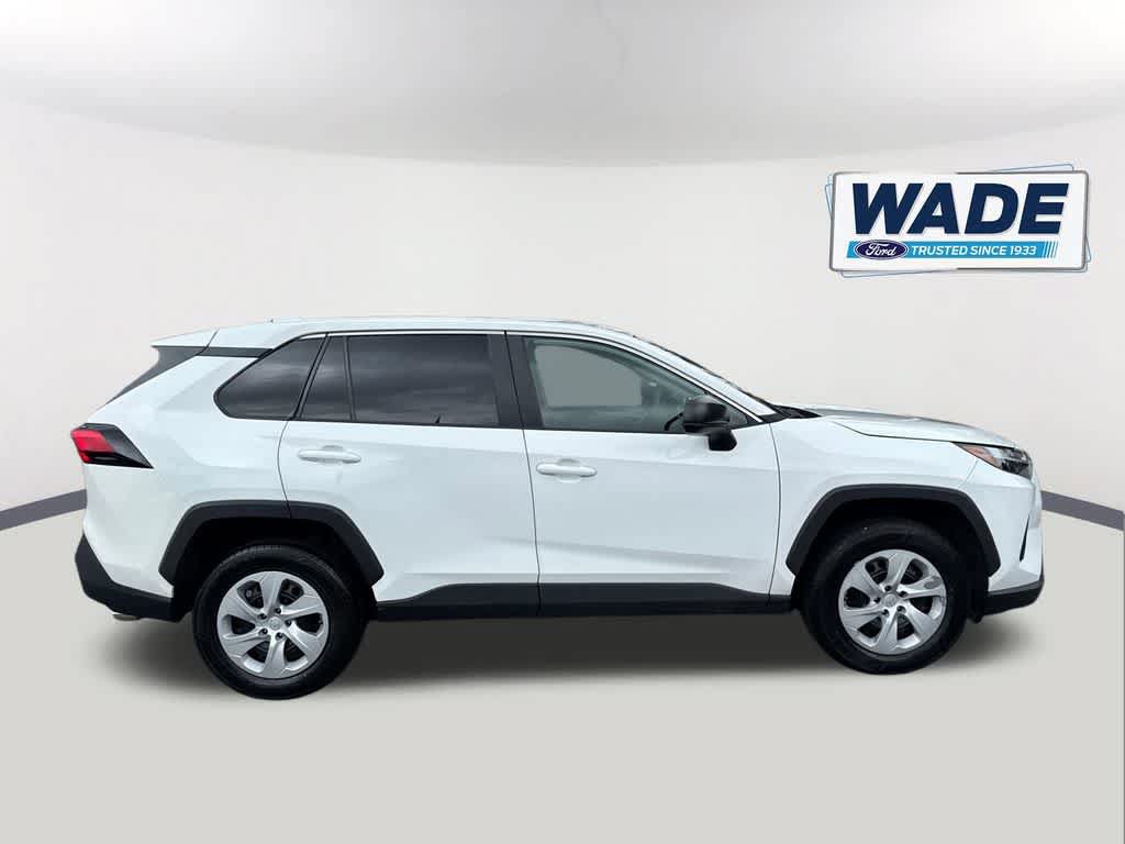 Used 2023 Toyota RAV4 LE AWD/4WD image 4