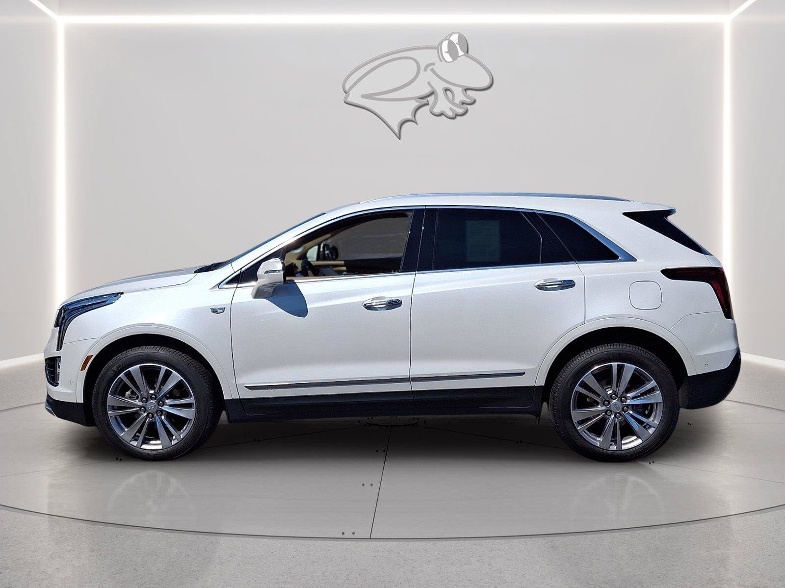 Used 2023 Cadillac XT5 Premium Luxury w/ Platinum Package FWD image 2