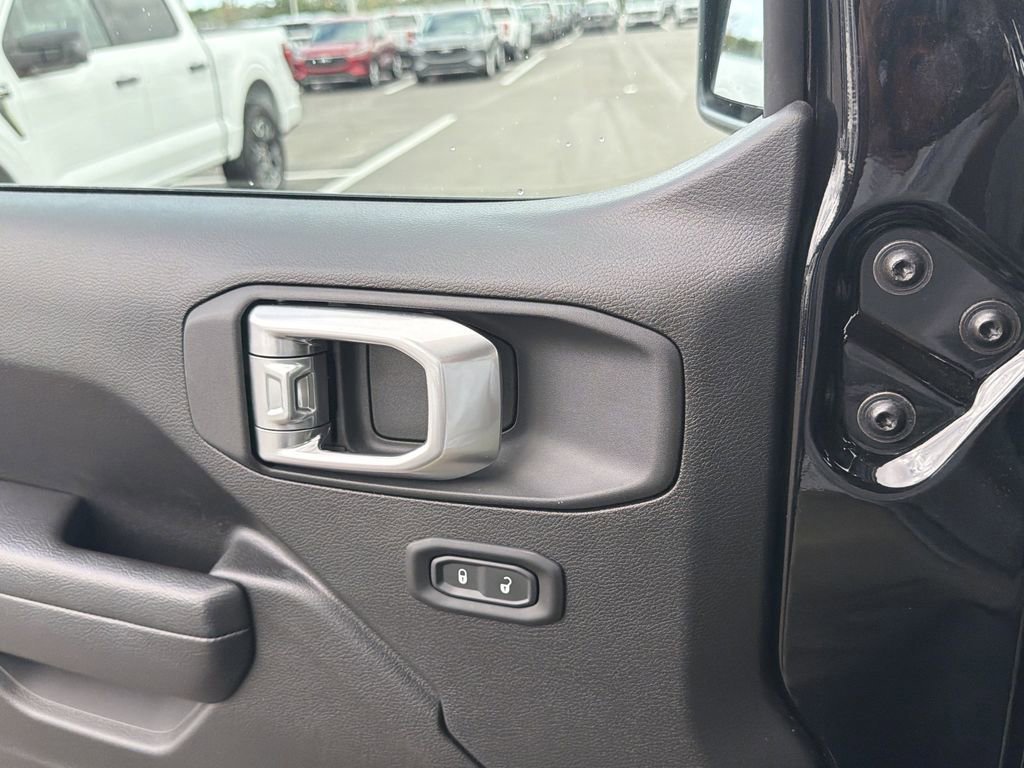 Used 2025 Jeep Wrangler Sport image 19