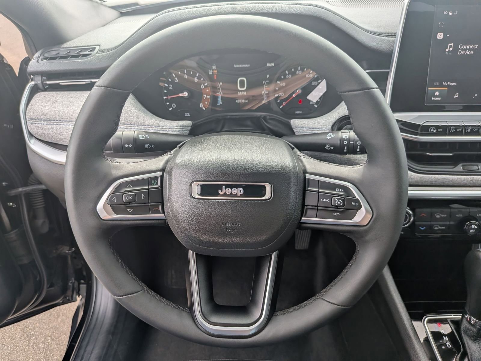 Used 2025 Jeep Compass Latitude w/ Sun & Sound Group AWD/4WD image 19