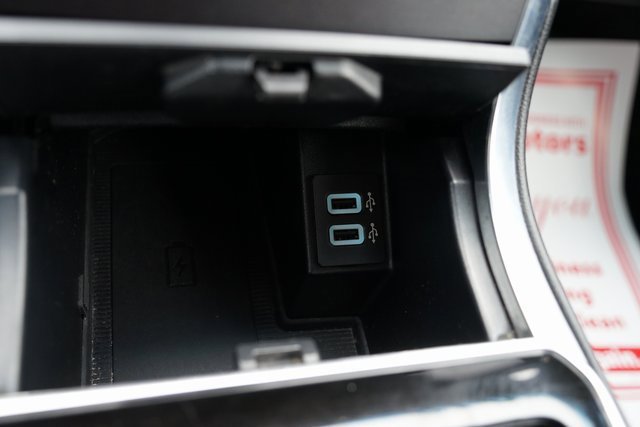 Certified 2019 Ford Edge Titanium w/ Cold Weather Package image 17