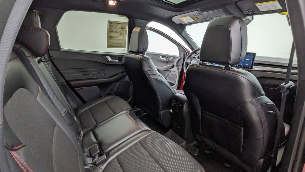 Certified 2025 Ford Escape ST-Line Elite image 37