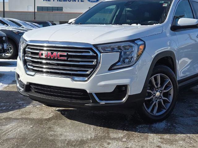 Used 2023 GMC Terrain SLT image 2