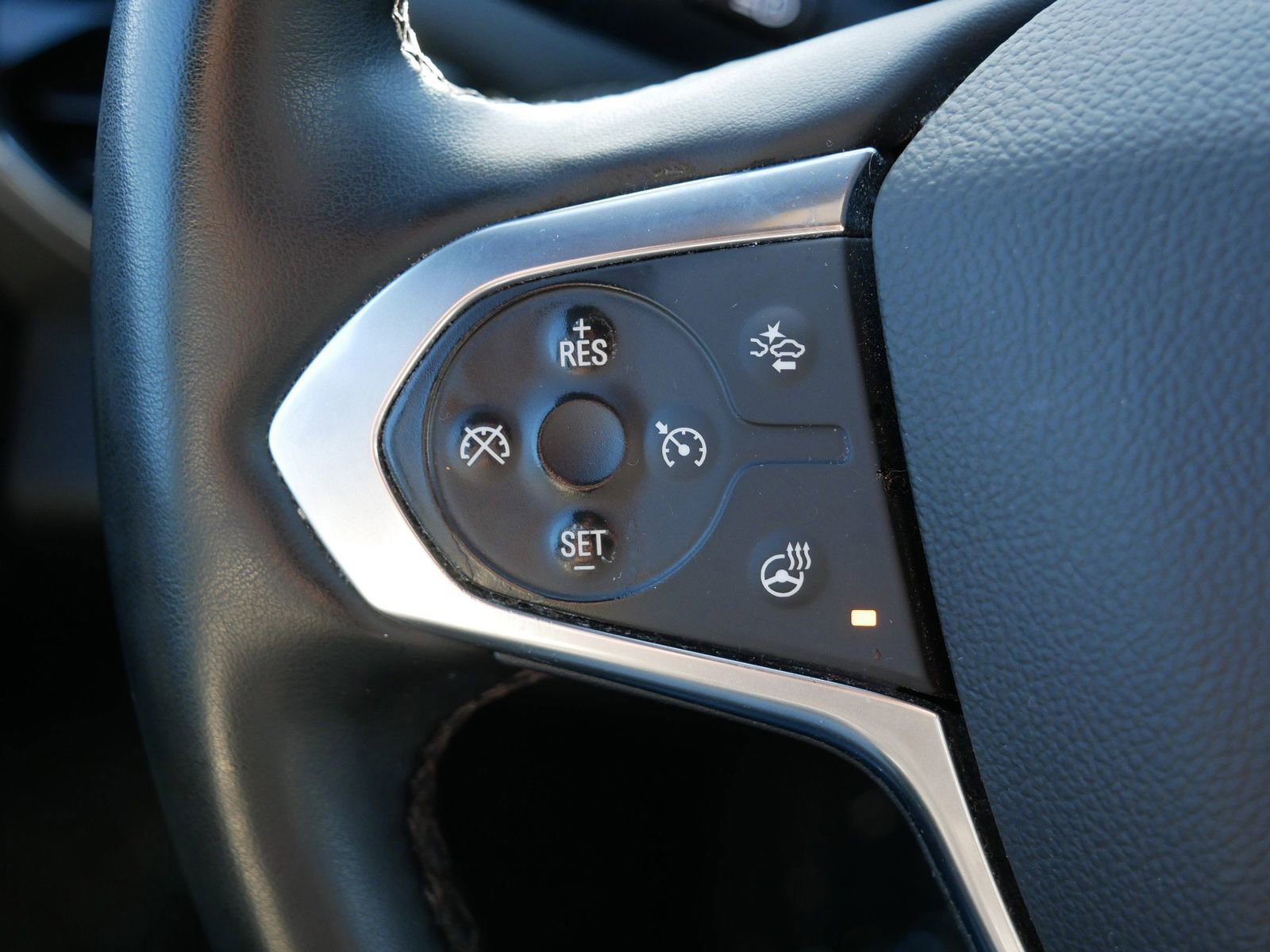 Used 2023 Chevrolet Traverse LT image 32