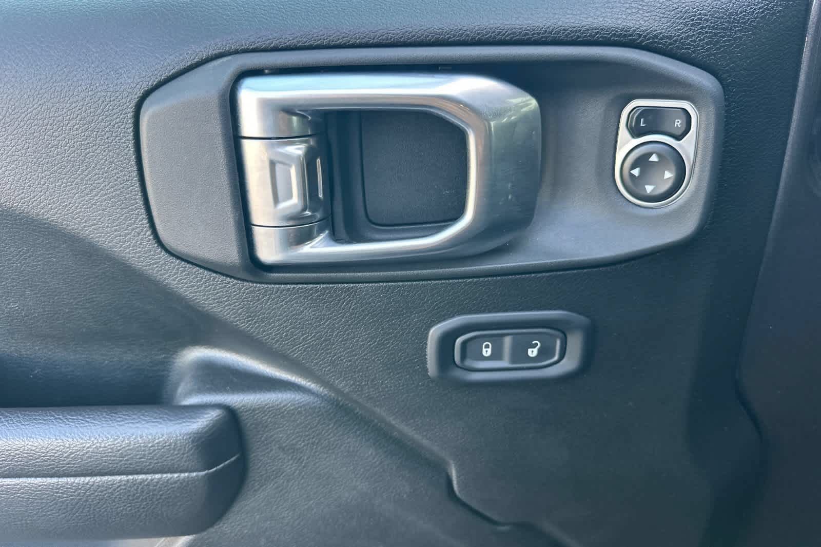 Used 2025 Jeep Wrangler Unlimited Sport AWD/4WD image 13