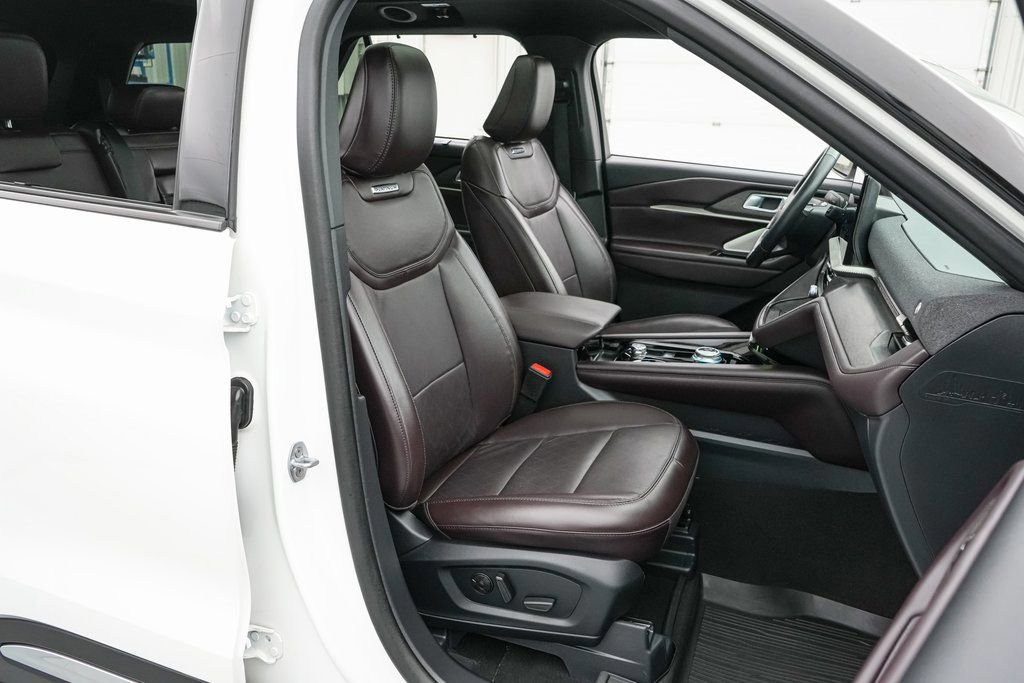 Certified 2025 Ford Explorer Platinum image 24