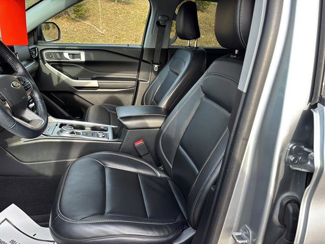 Certified 2022 Ford Explorer XLT w/ Equipment Group 202A image 11