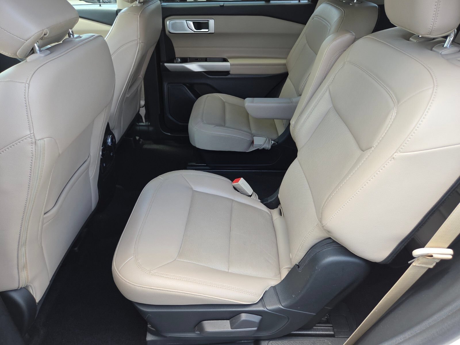 Certified 2023 Ford Explorer Limited w/ Limited Technology Package RWD image 12