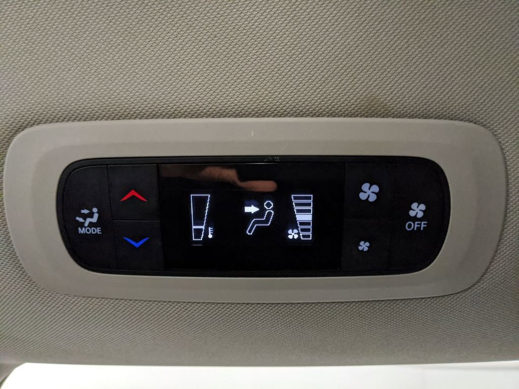 Used 2023 Chrysler Voyager LX image 14