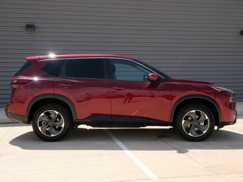 Used 2024 Nissan Rogue SV AWD/4WD image 2