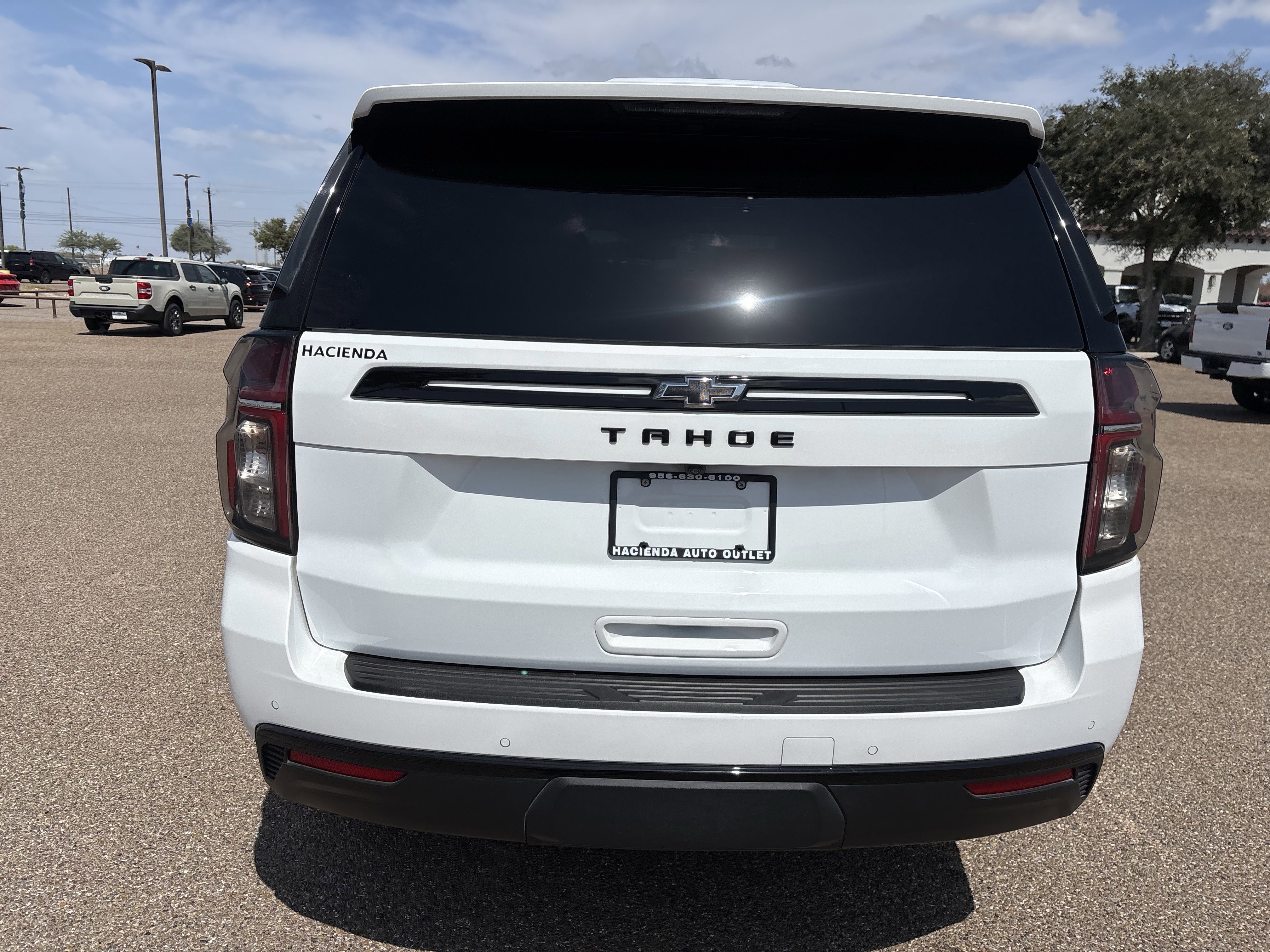 Used 2024 Chevrolet Tahoe Z71 w/ Luxury Package image 4