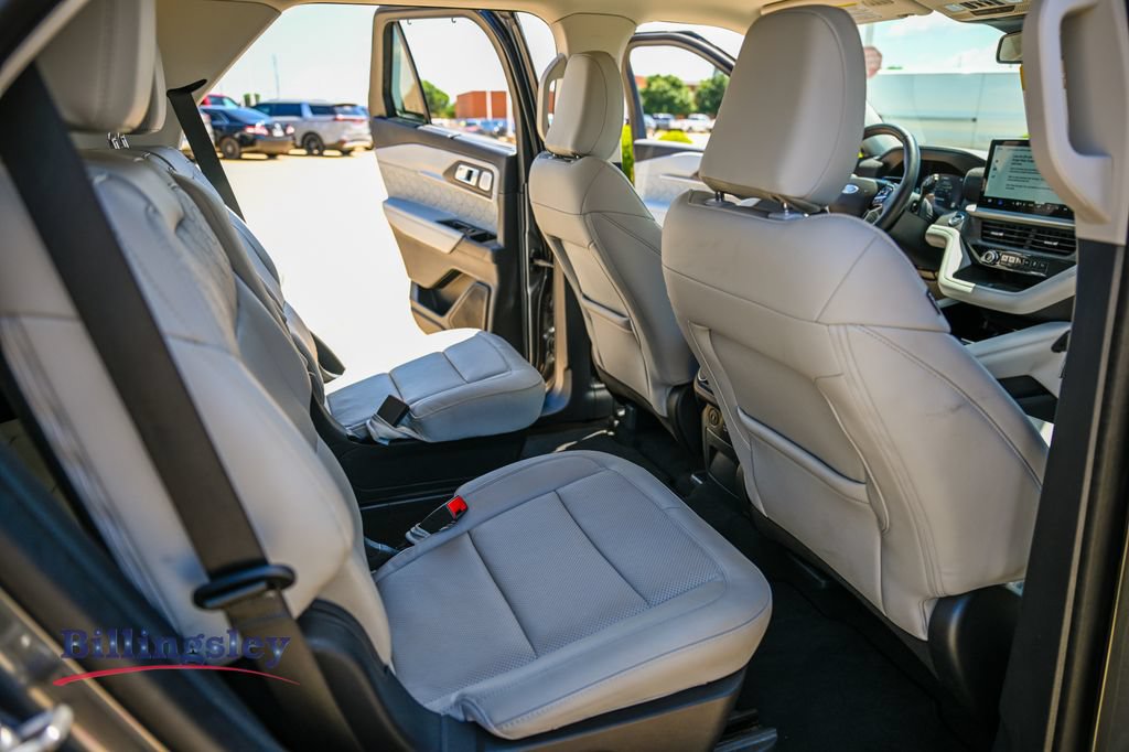 Certified 2025 Ford Explorer Platinum w/ LUX Leather Package AWD/4WD image 14