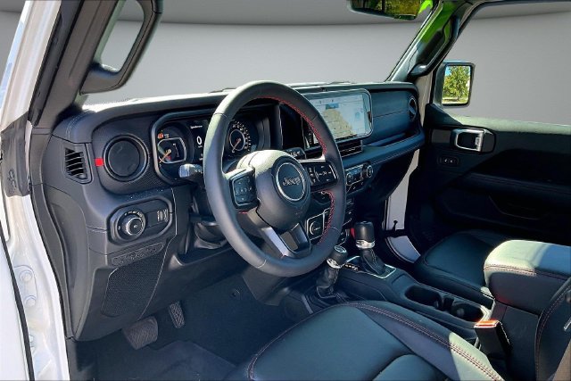 Used 2024 Jeep Wrangler Unlimited Rubicon w/ Technology Group AWD/4WD image 17