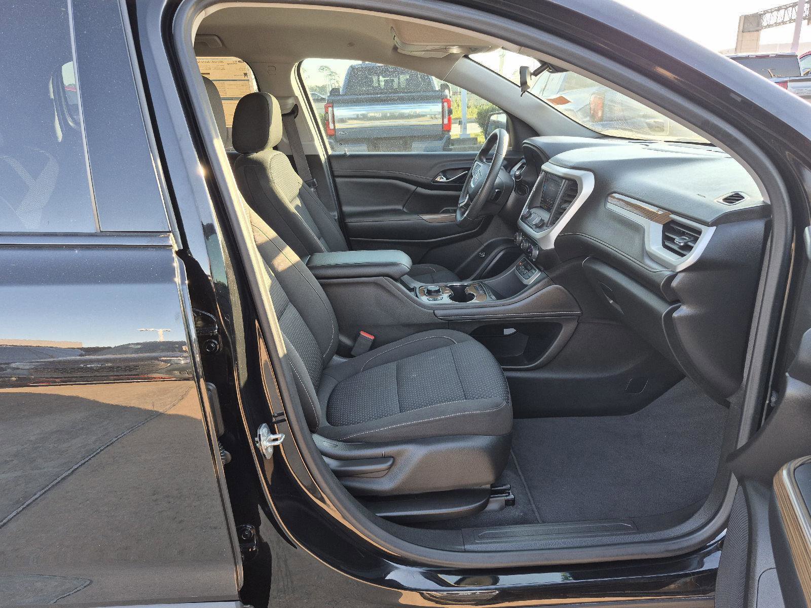 Used 2023 GMC Acadia SLE w/ Driver Convenience Package image 11