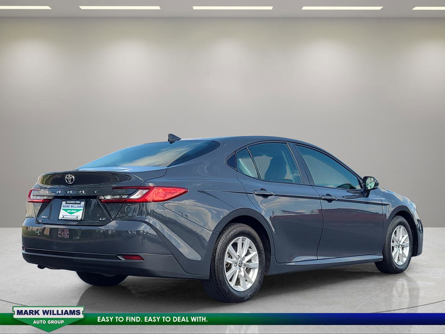 Used 2025 Toyota Camry SE FWD image 4