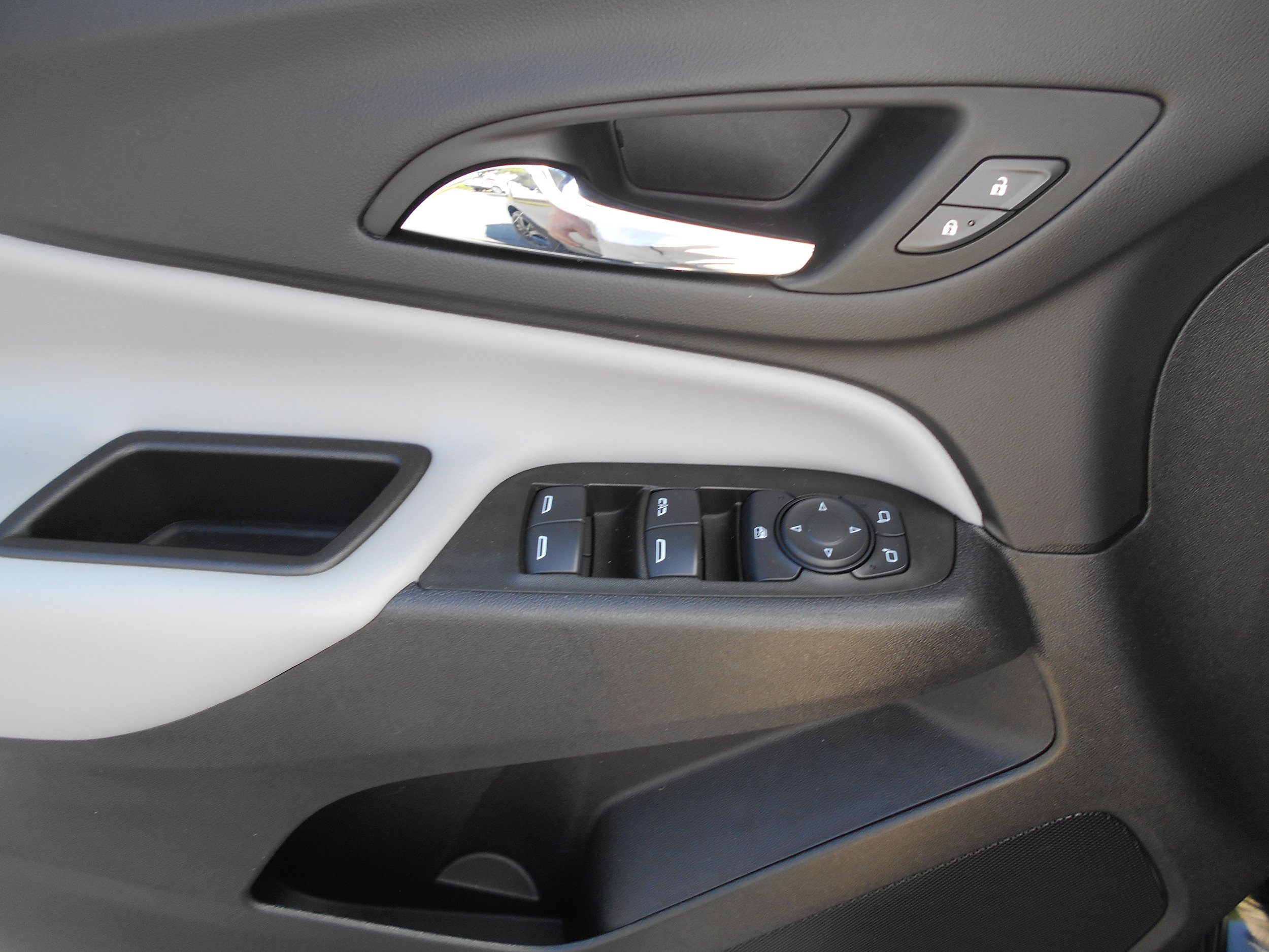 Used 2024 Chevrolet Equinox LS w/ LS Convenience Package FWD image 5