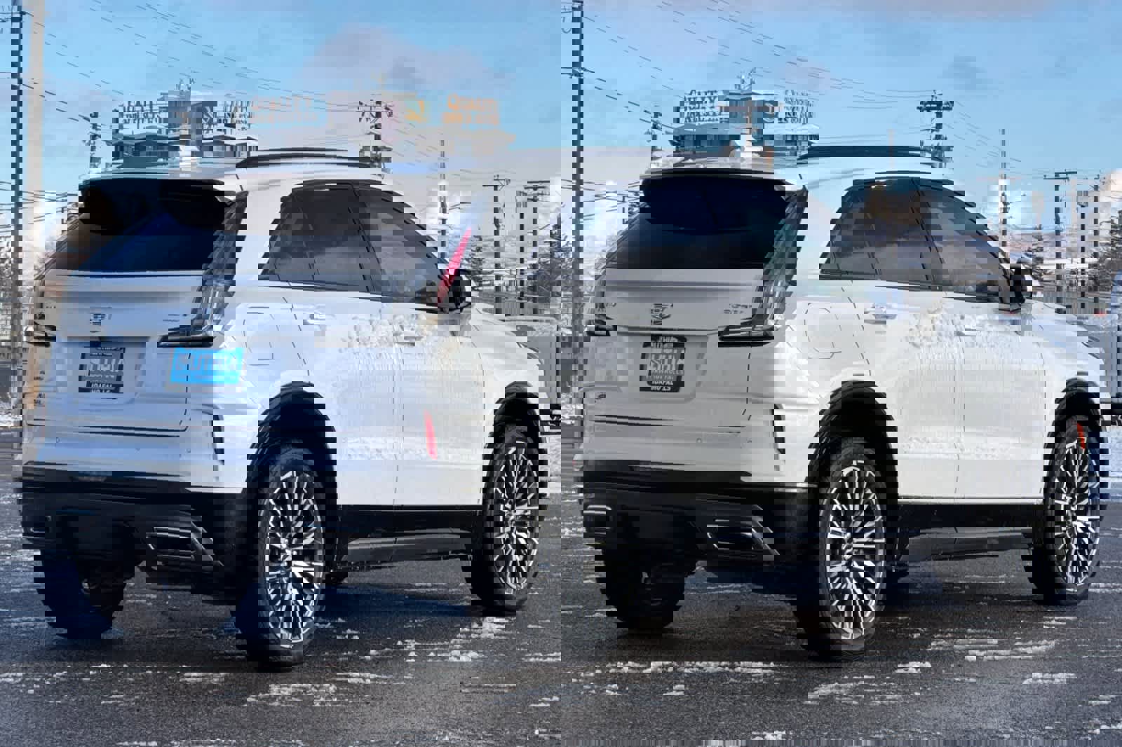 Used 2024 Cadillac XT4 Sport image 2