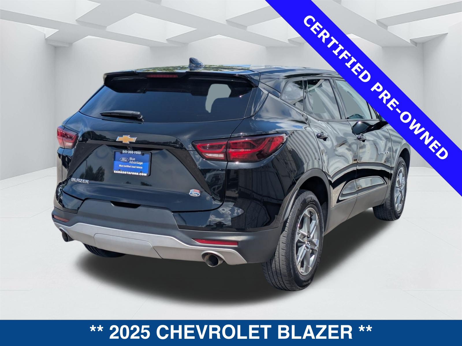 Used 2025 Chevrolet Blazer LT FWD image 5