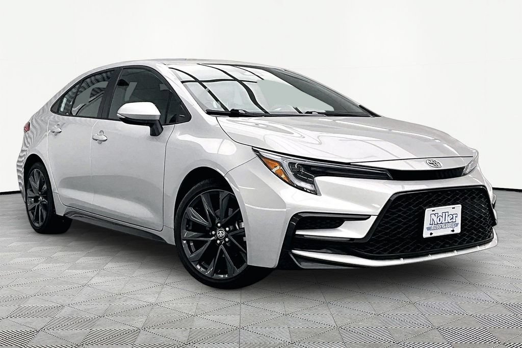 Used 2025 Toyota Corolla SE FWD image 12