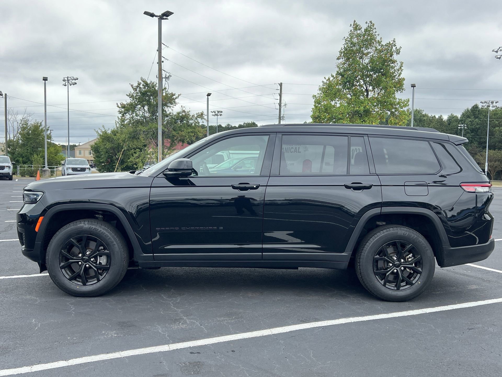 Used 2024 Jeep Grand Cherokee L Altitude image 6